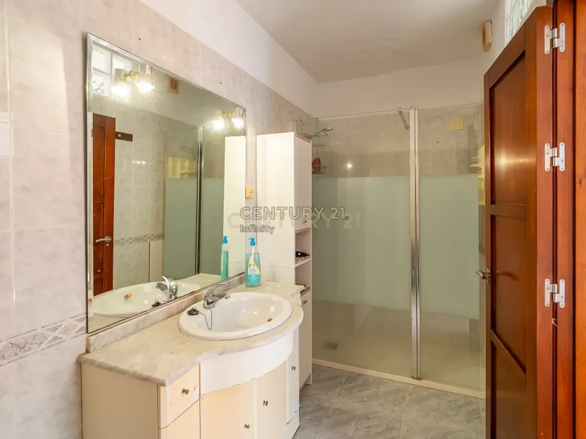 Casa en venta en Torremuelle, Benalmádena – Ubicación estratégica y alto potencial