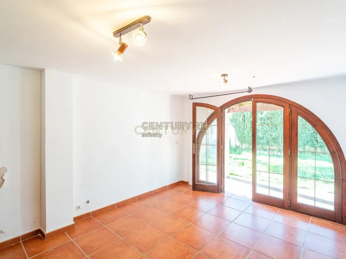 Casa en venta en Torremuelle, Benalmádena – Ubicación estratégica y alto potencial