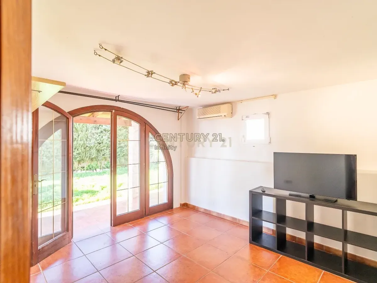 Casa en venta en Torremuelle, Benalmádena – Ubicación estratégica y alto potencial