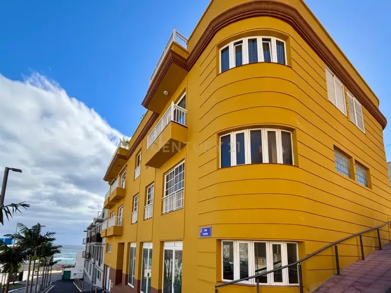 COQUETO Y LUMINOSOSO PISO CON VISTAS AL MAR EN CALETILLAS, CANDELARIA