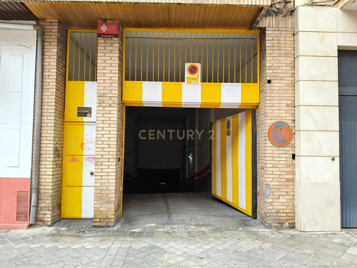 Plaza de parking amplia en venta – Centro de Granada