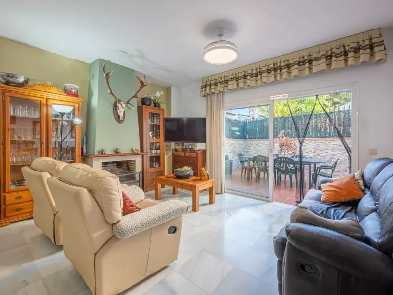 Espectacular vivienda adosada en primera línea de playa de Estepona