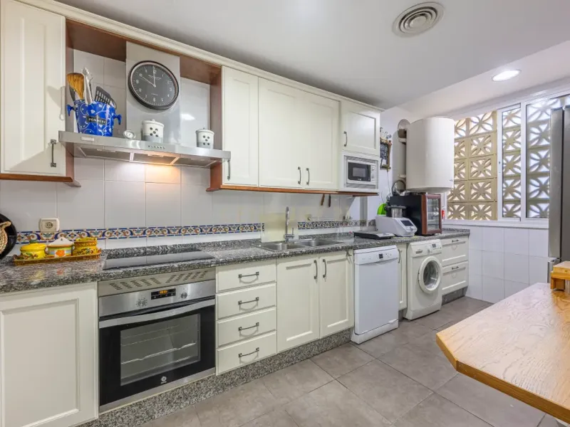 Espectacular vivienda adosada en primera línea de playa de Estepona