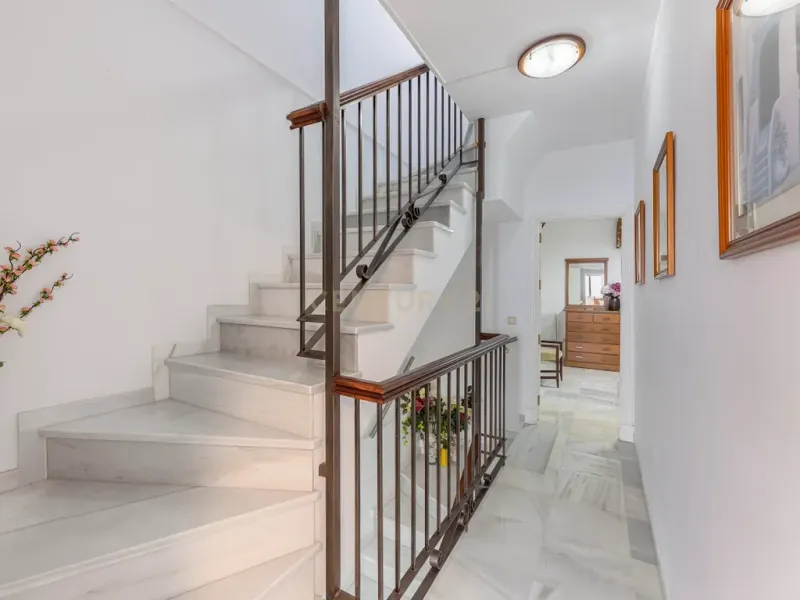 Espectacular vivienda adosada en primera línea de playa de Estepona