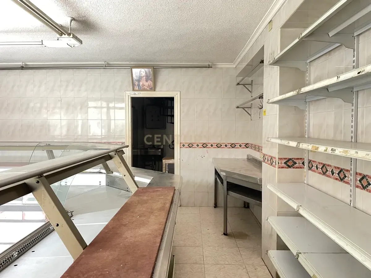 ¡OPORTUNIDAD! Local con grandes posibilidades