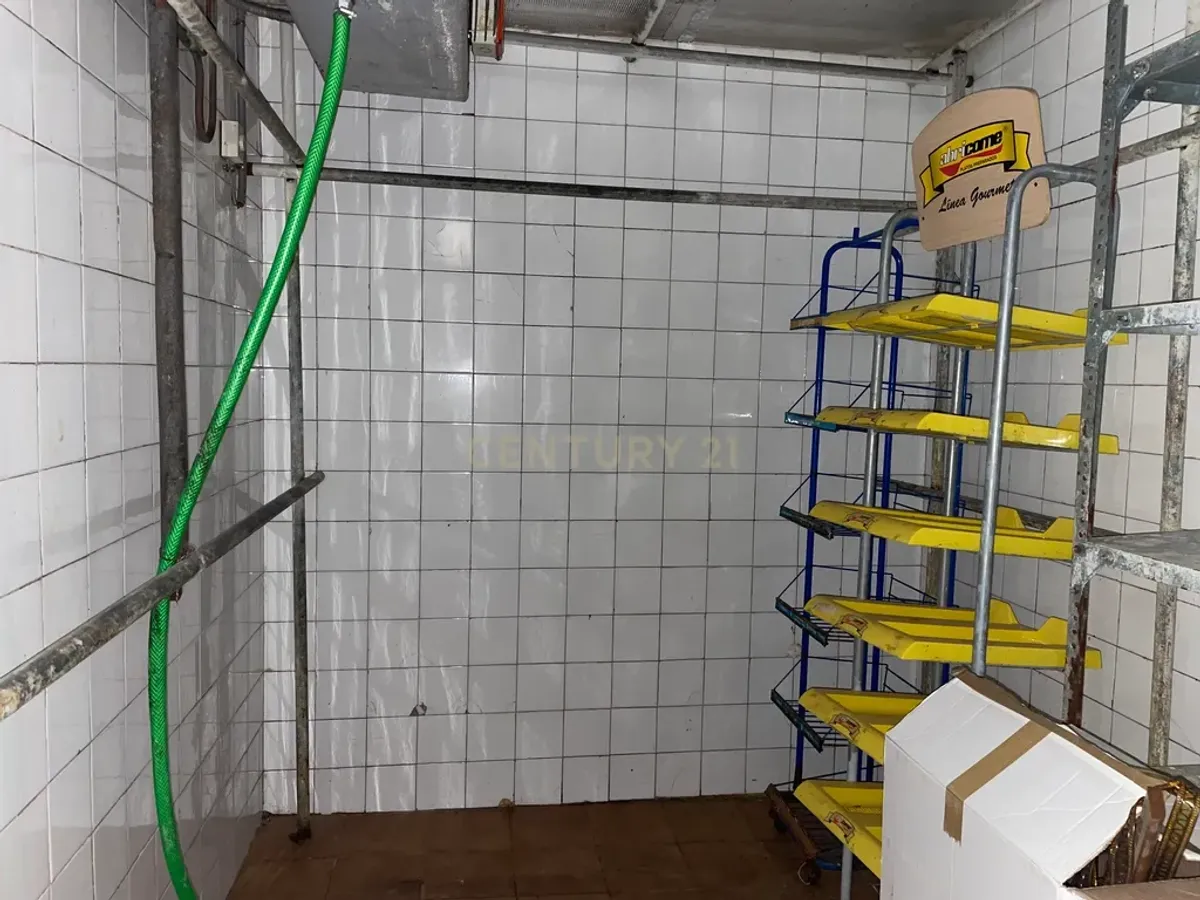 ¡OPORTUNIDAD! Local con grandes posibilidades