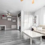 Amplio piso en Hostalric, Girona con vistas a la ciudad 1