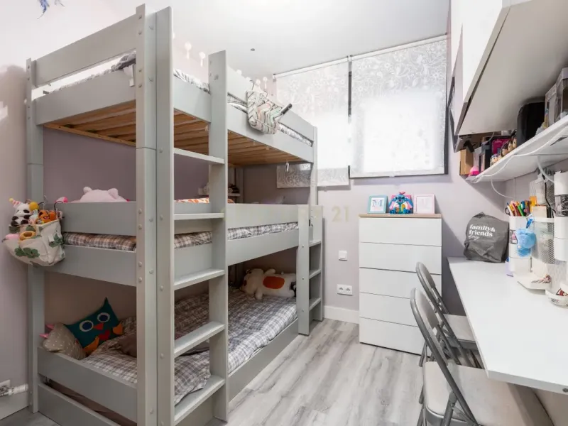 Amplio piso en Hostalric, Girona con vistas a la ciudad