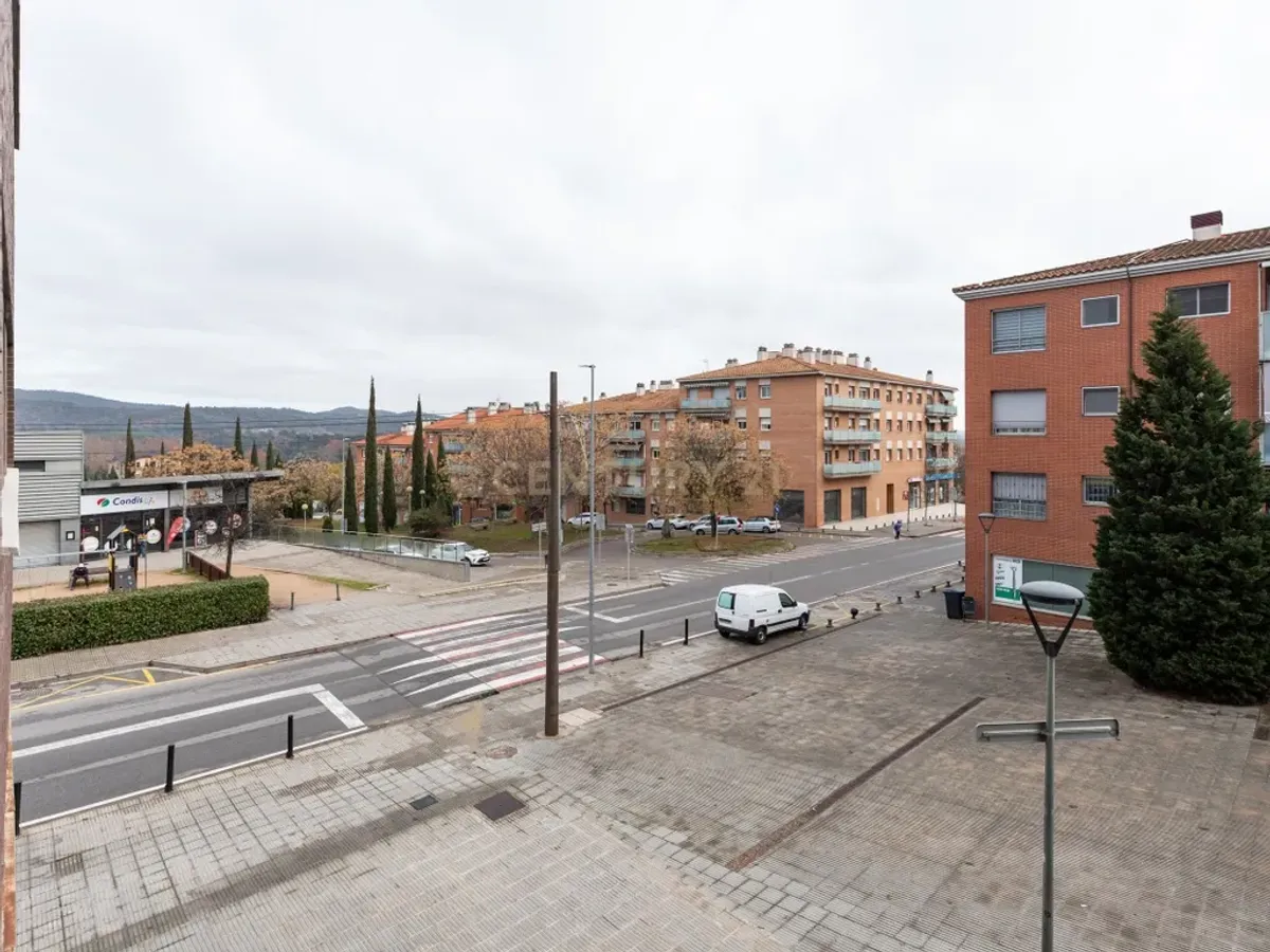 Amplio piso en Hostalric, Girona con vistas a la ciudad