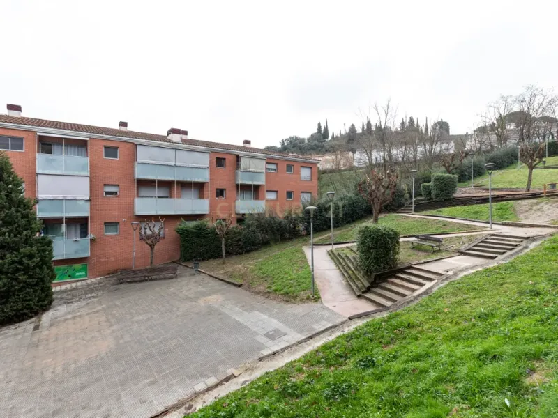 Amplio piso en Hostalric, Girona con vistas a la ciudad