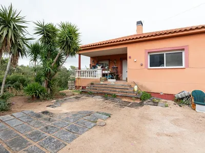 Vivienda ideal para dos familias en urbanización de montaña