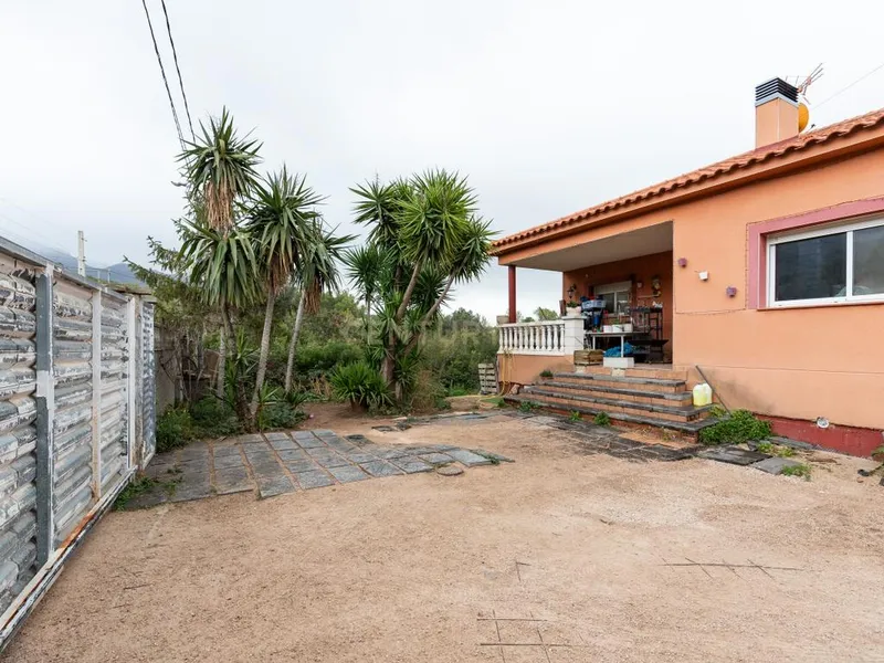 Vivienda ideal para dos familias en urbanización de montaña