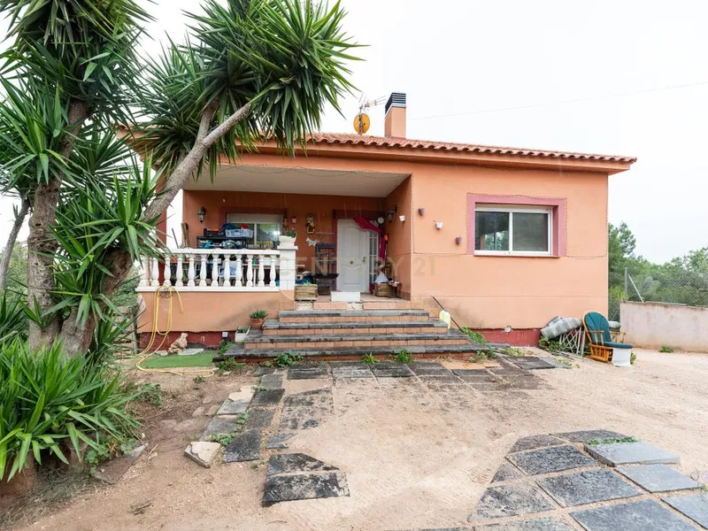 Vivienda ideal para dos familias en urbanización de montaña