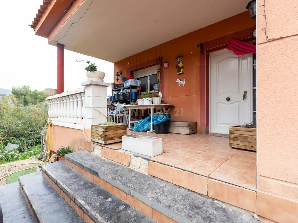 Vivienda ideal para dos familias en urbanización de montaña