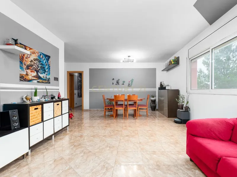 Vivienda ideal para dos familias en urbanización de montaña