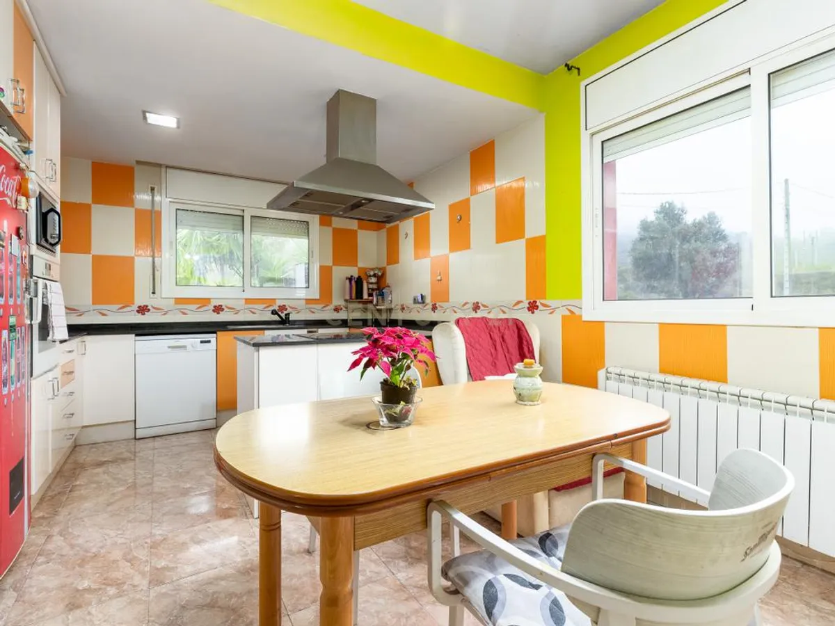 Vivienda ideal para dos familias en urbanización de montaña