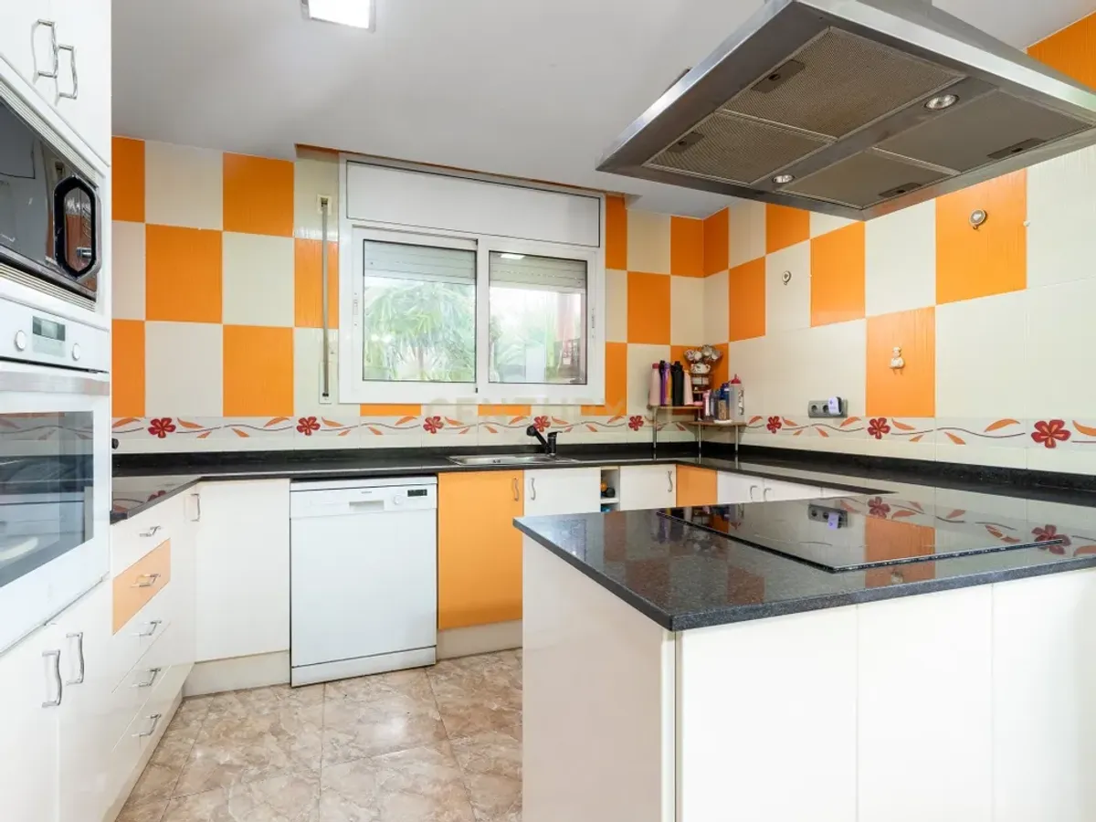 Vivienda ideal para dos familias en urbanización de montaña