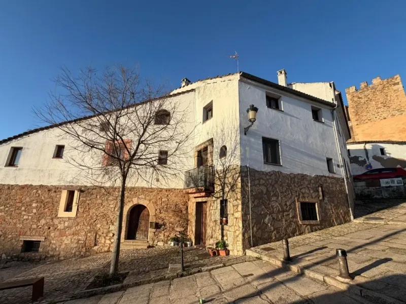 Oportunidad de inversión en el Casco Antiguo de Cáceres, apartamento con piscina, jardín y garage.