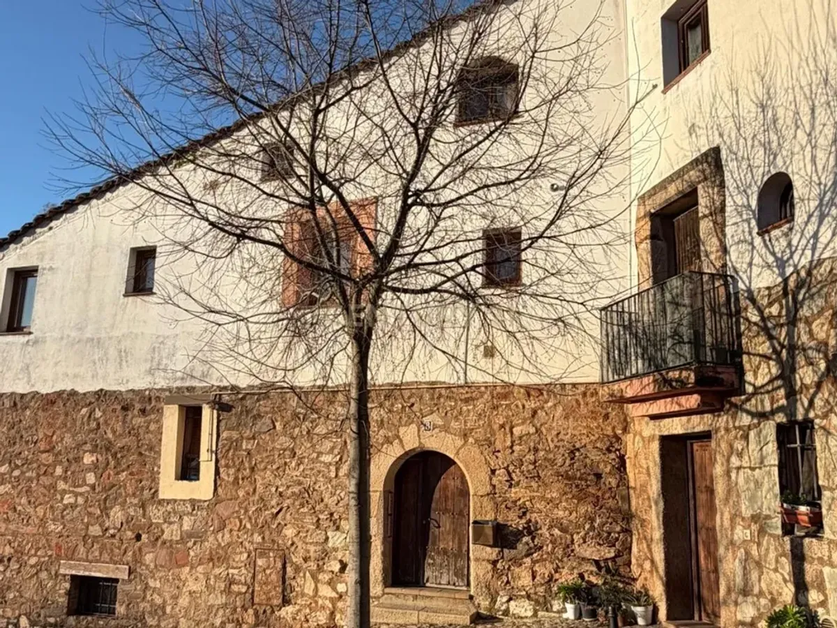 Oportunidad de inversión en el Casco Antiguo de Cáceres, apartamento con piscina, jardín y garage.