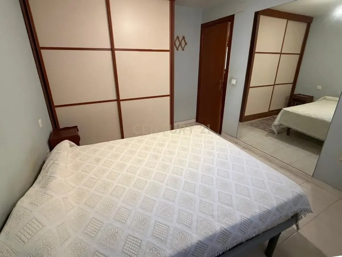 Oportunidad de inversión en el Casco Antiguo de Cáceres, apartamento con piscina, jardín y garage.