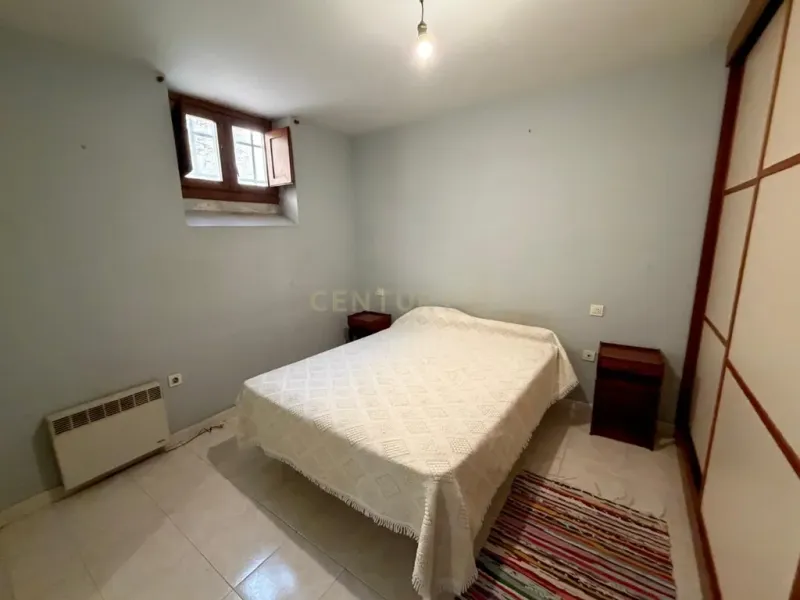 Oportunidad de inversión en el Casco Antiguo de Cáceres, apartamento con piscina, jardín y garage.