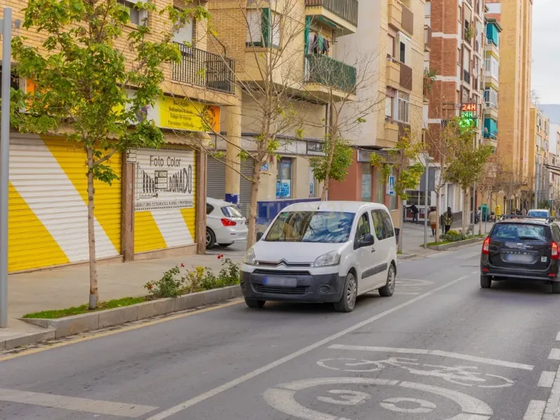 ¿SUEÑAS CON TU PROPIO NEGOCIO? ESTE LOCAL EN MOTRIL ES LA SEÑAL!