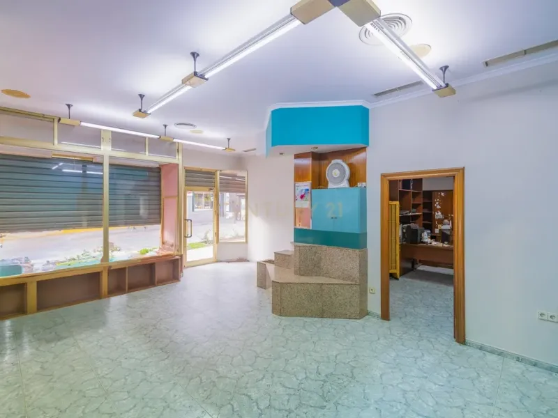 ¿SUEÑAS CON TU PROPIO NEGOCIO? ESTE LOCAL EN MOTRIL ES LA SEÑAL!