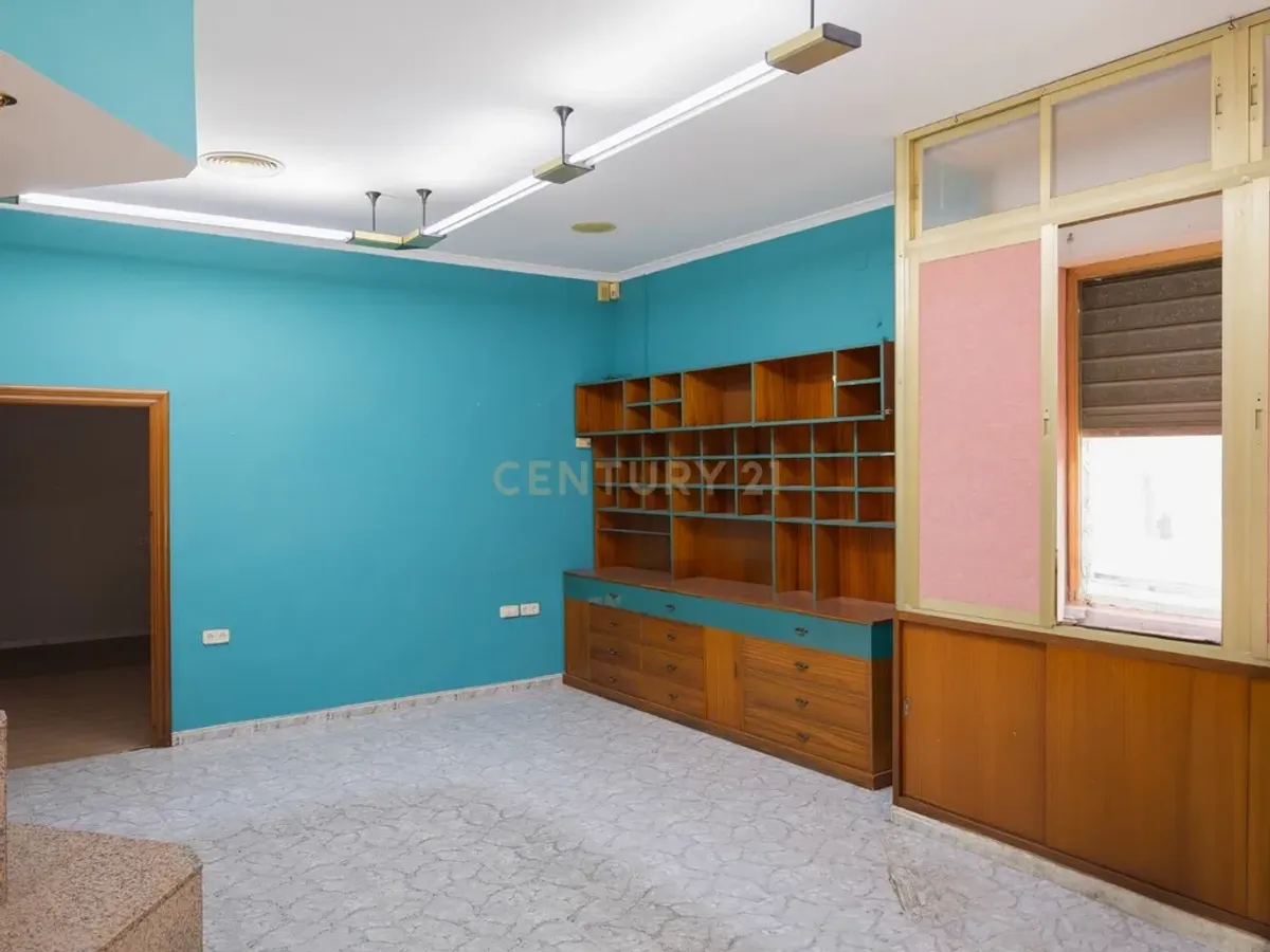 ¿SUEÑAS CON TU PROPIO NEGOCIO? ESTE LOCAL EN MOTRIL ES LA SEÑAL!