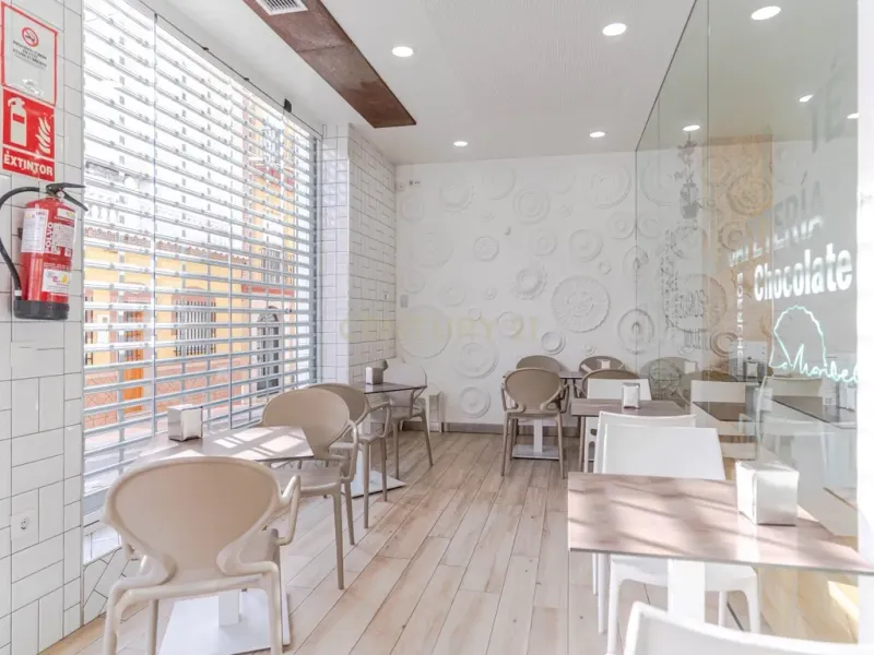 ¡OPORTUNIDAD ! Cafetería en el corazón de Motril-Zona de máximo tránsito