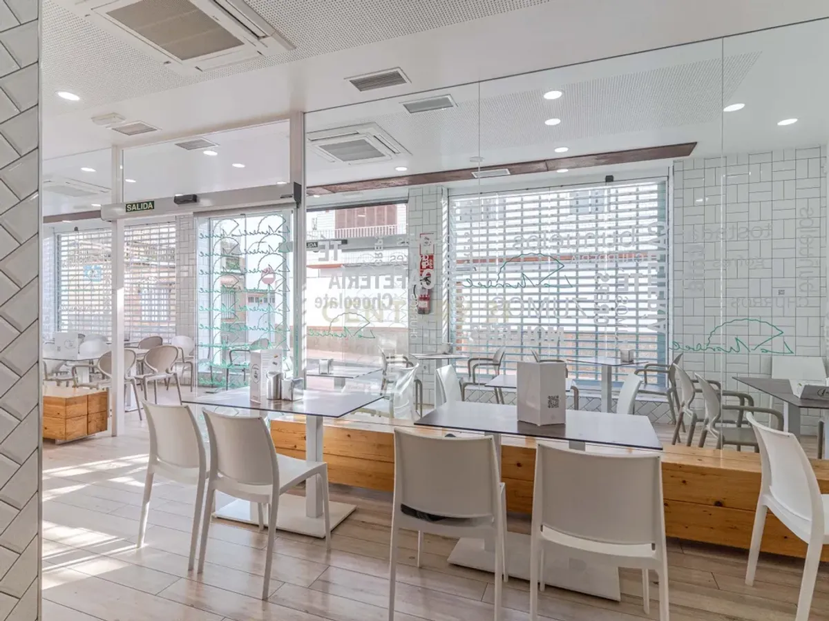 ¡OPORTUNIDAD ! Cafetería en el corazón de Motril-Zona de máximo tránsito