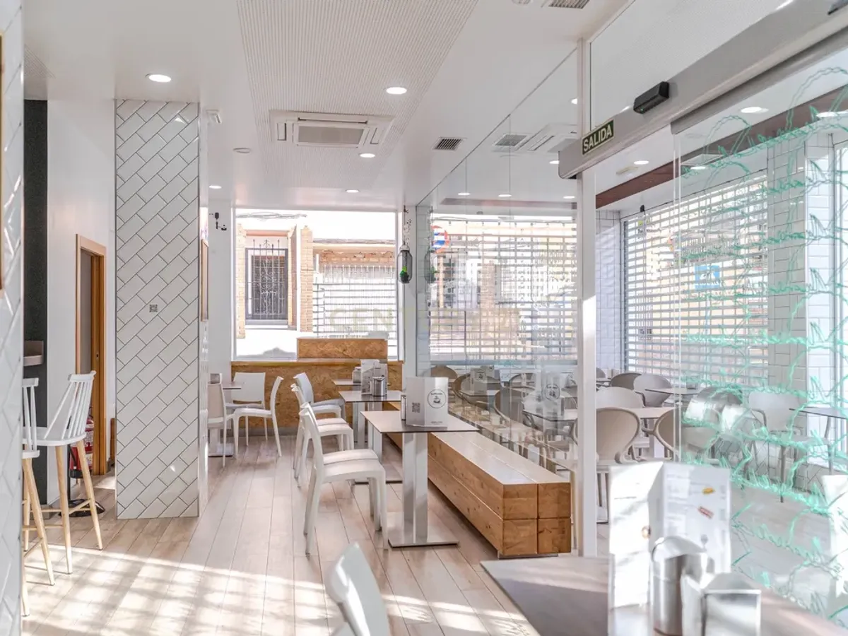 ¡OPORTUNIDAD ! Cafetería en el corazón de Motril-Zona de máximo tránsito