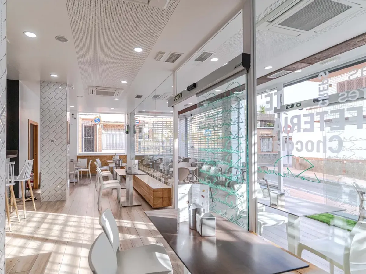 ¡OPORTUNIDAD ! Cafetería en el corazón de Motril-Zona de máximo tránsito