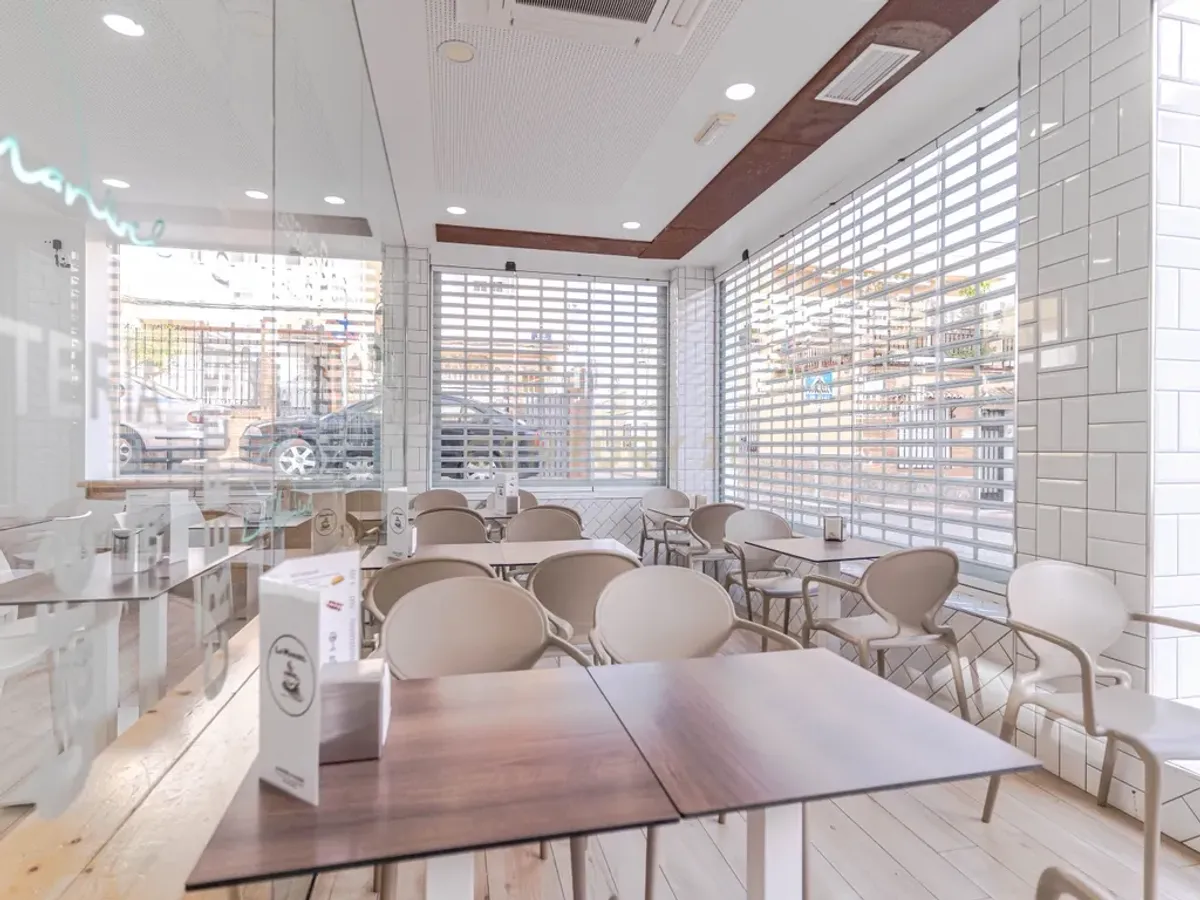 ¡OPORTUNIDAD ! Cafetería en el corazón de Motril-Zona de máximo tránsito