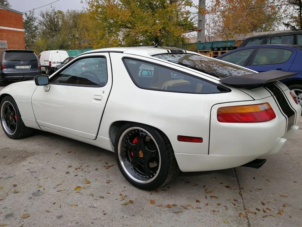 PORSCHE 928 5.0 S4 GT Aut. STROSEK