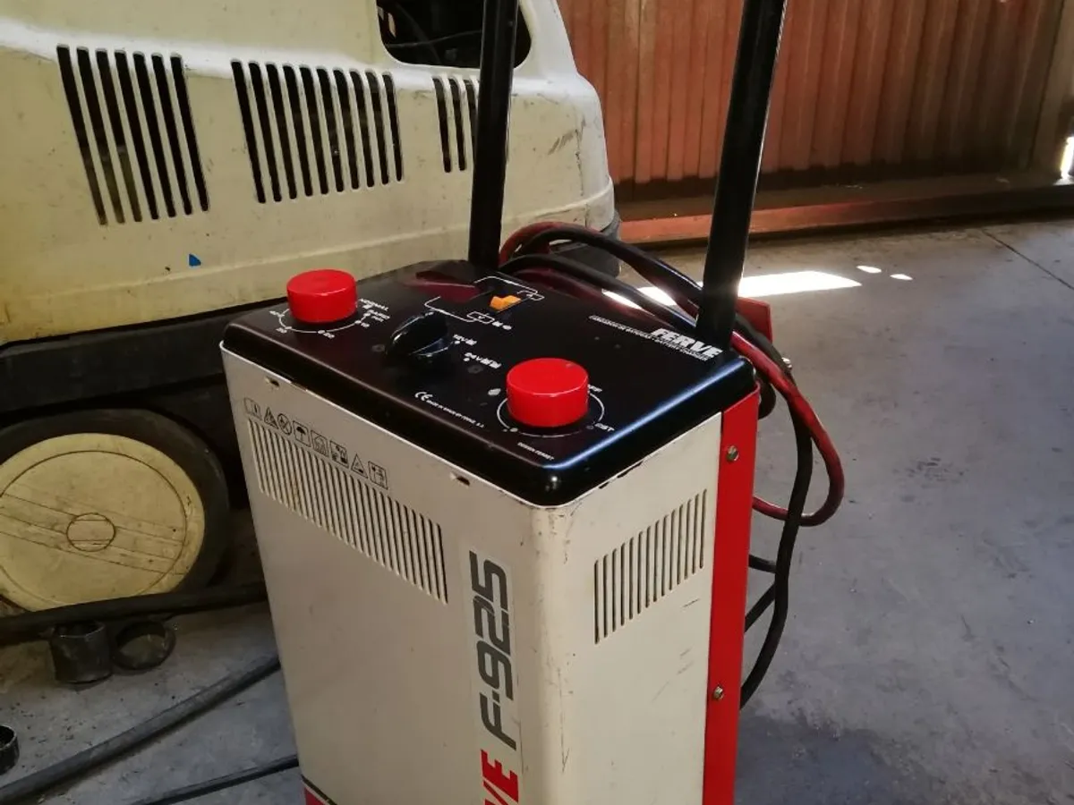 Cargador/Arrancador Ferve FAST F-925.