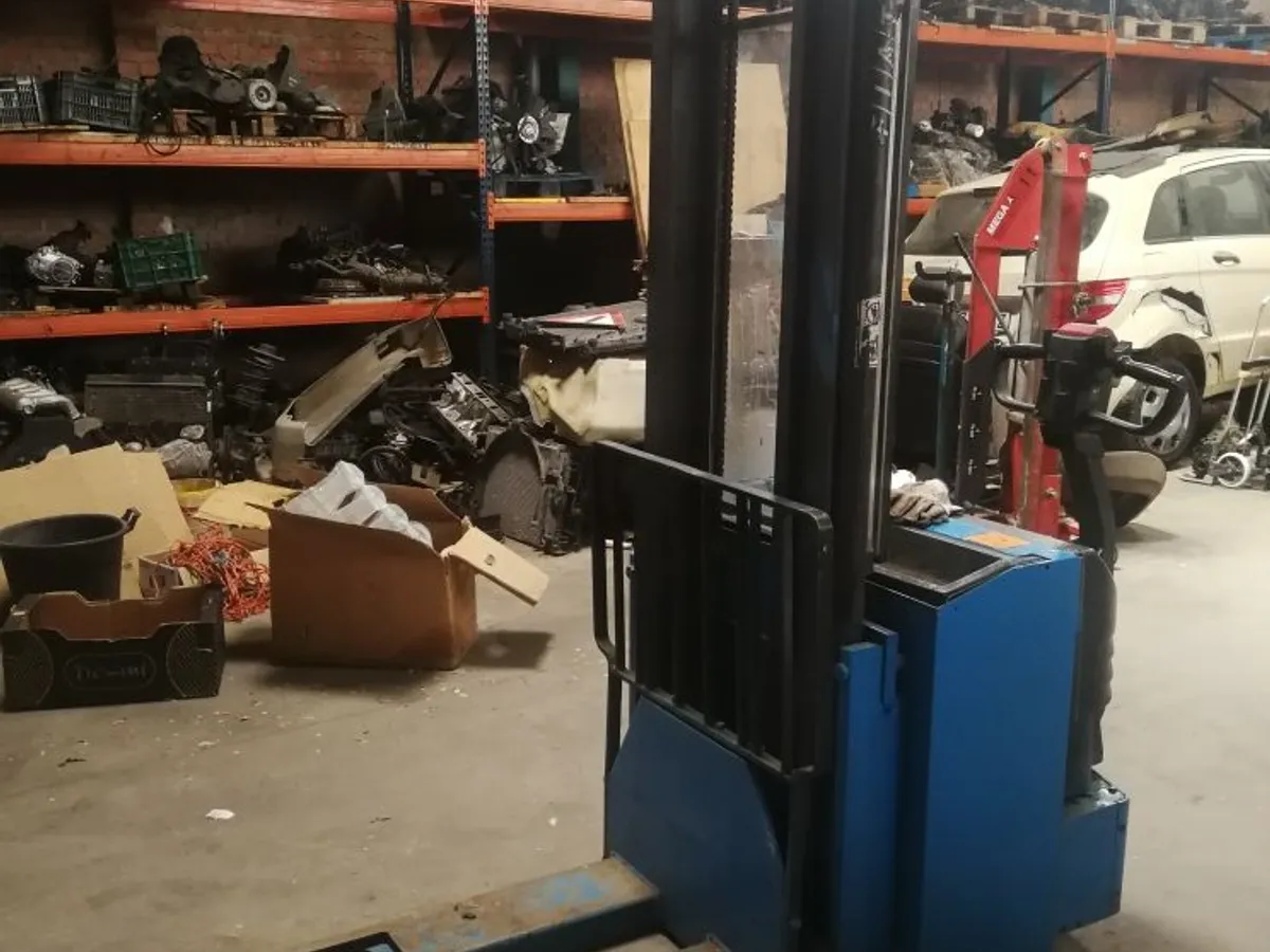 APILADOR FIAT 24v. CN14 de 1.400Kg a 3,80mts.