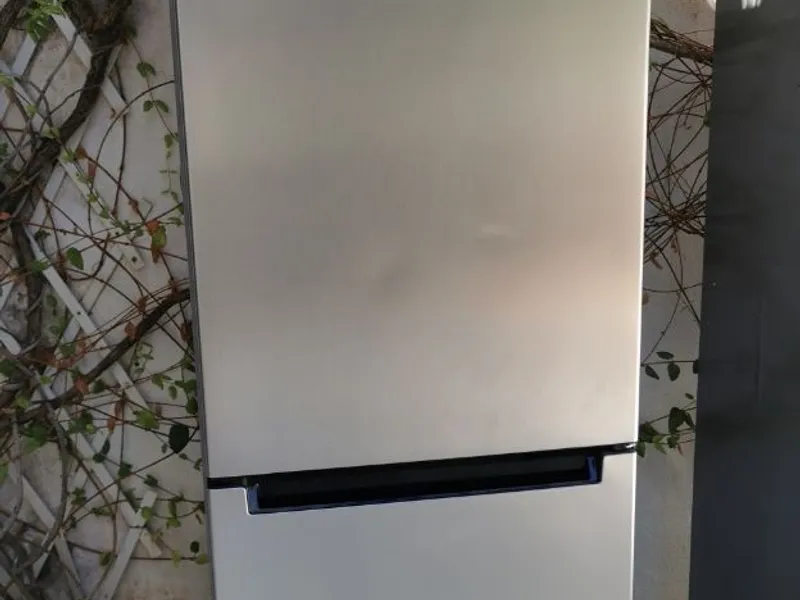 Frigorífico INDESIT COMBI NO FROST XIT8 T2EX NUEVO