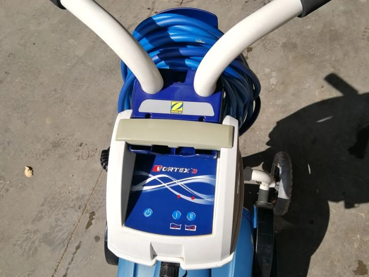 ROBOT ZODIAC VORTEX3 , LIMPIAFONDOS y PAREDES