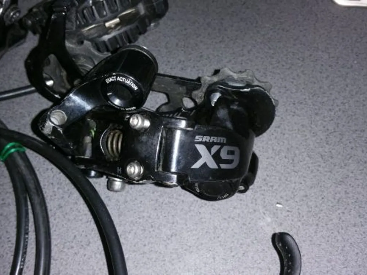 COMPONENTES SRAM XX CARBONO y SHIMANO XT