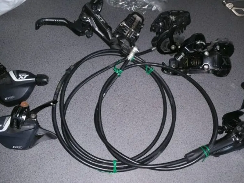 COMPONENTES SRAM XX CARBONO y SHIMANO XT