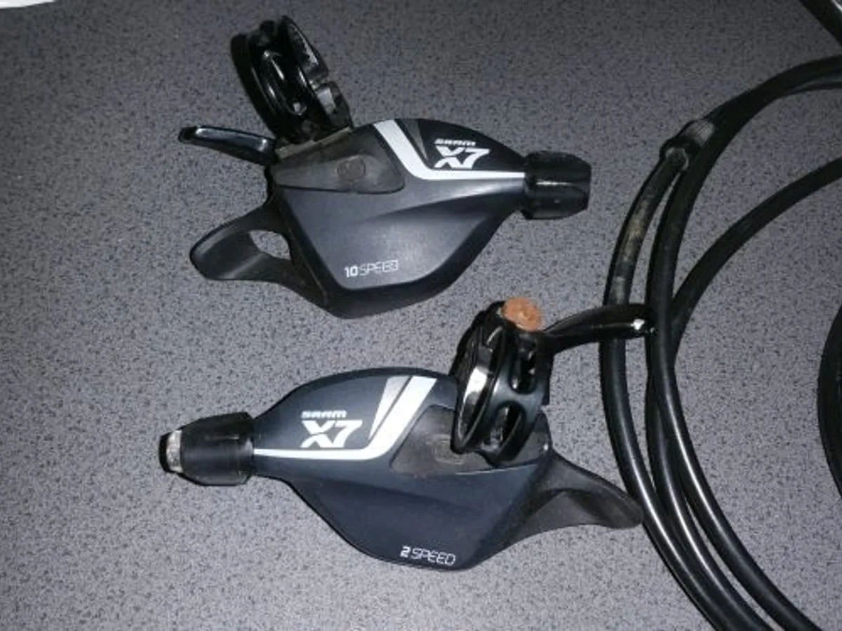 COMPONENTES SRAM XX CARBONO y SHIMANO XT