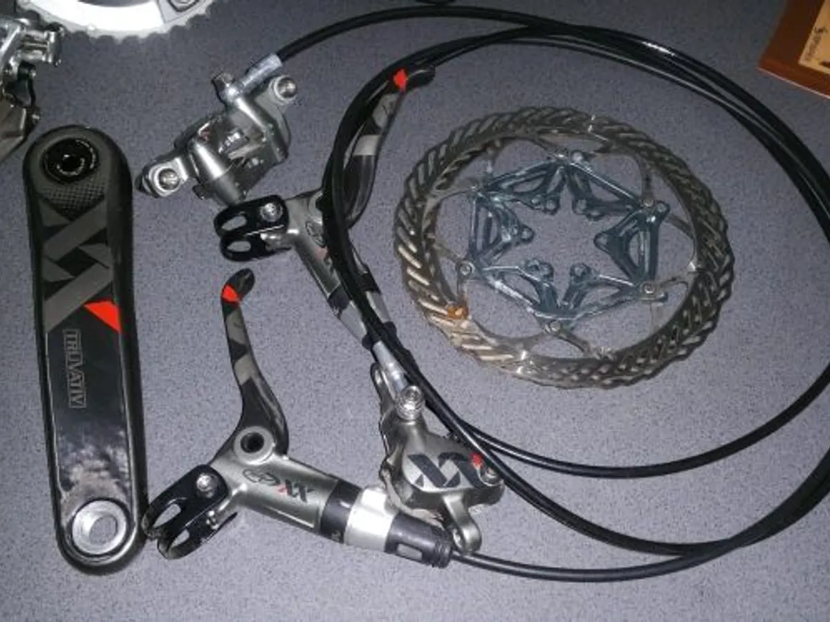 COMPONENTES SRAM XX CARBONO y SHIMANO XT