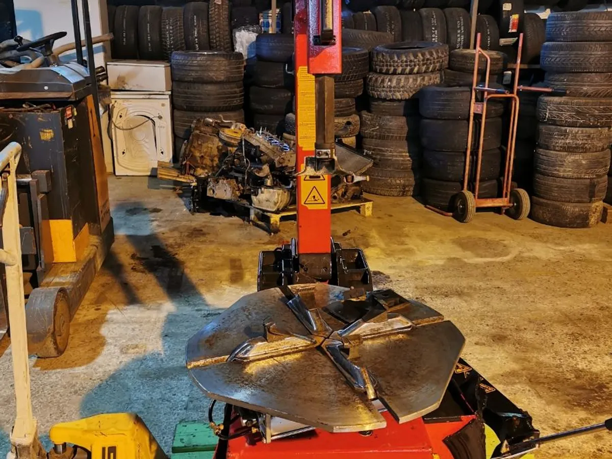 DESMONTADORA AREO SMONTHER 380v. SEMINUEVA