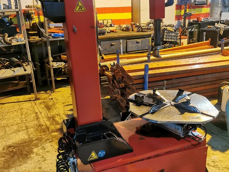 DESMONTADORA AREO SMONTHER 380v. SEMINUEVA