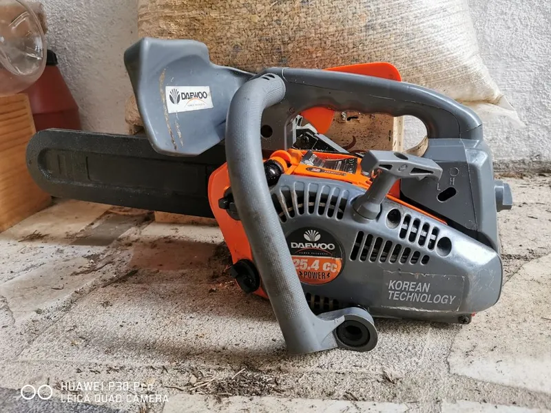 MOTOSIERRA DAEWOO DACS2510 25,4cc. PODA