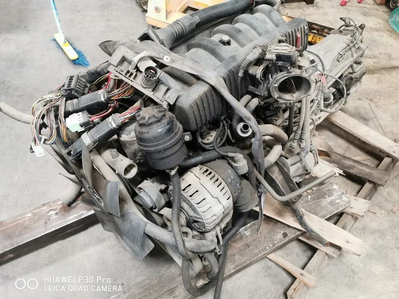 DESPIECE COMPLETO BMW E39 528i 24val.M52B28.