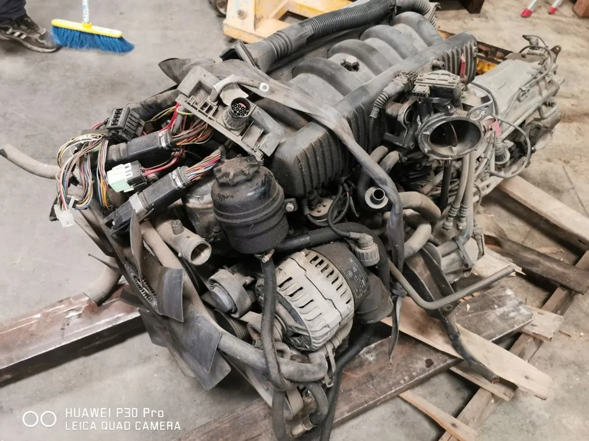 DESPIECE COMPLETO BMW E39 528i 24val.M52B28.