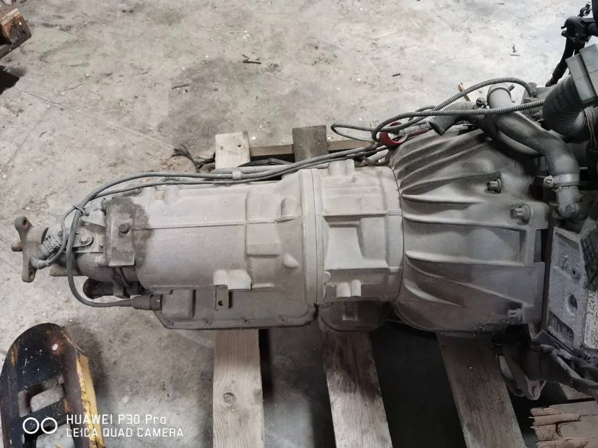 DESPIECE COMPLETO BMW E39 528i 24val.M52B28.