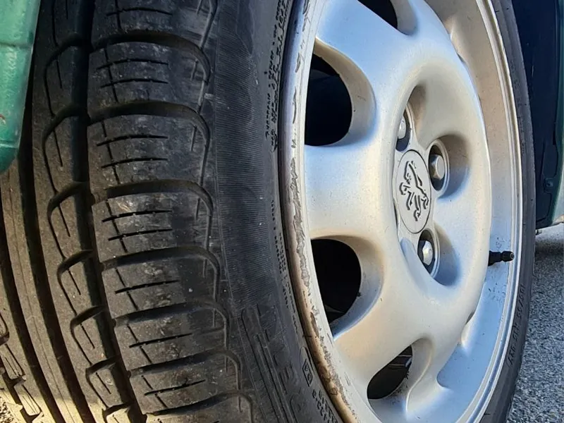 PEUGEOT 306 3p. 1.6i 90cv. ROLAND GARROS 79.000Km.