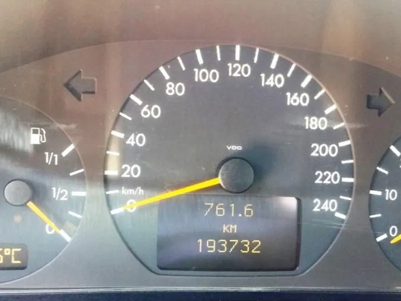 MERCEDES-BENZ - E200 W210 ELEGENCE MANUAL